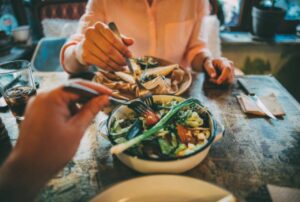 Read more about the article Why Some Cultures Don’t Use Forks — and What They Use Instead