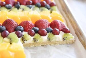 Read more about the article Colorful Fruit Pizza with Cream Cheese That Kids (and Adults) Love