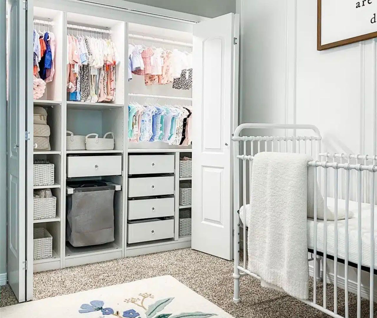 You are currently viewing How to Organize a Nursery Closet Without Losing Your Sanity